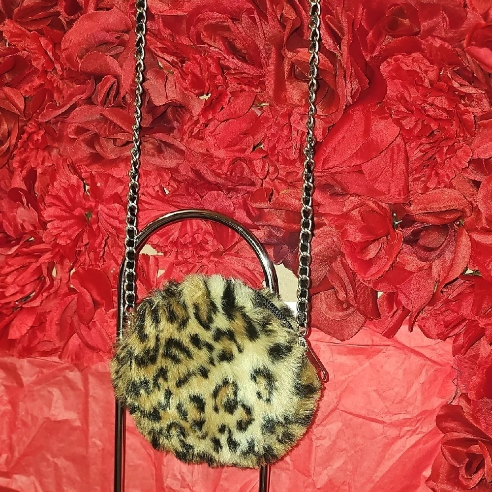 Childrens Place Girls Leopard Print Mini Crossbody Bag With Chain Strap Like New